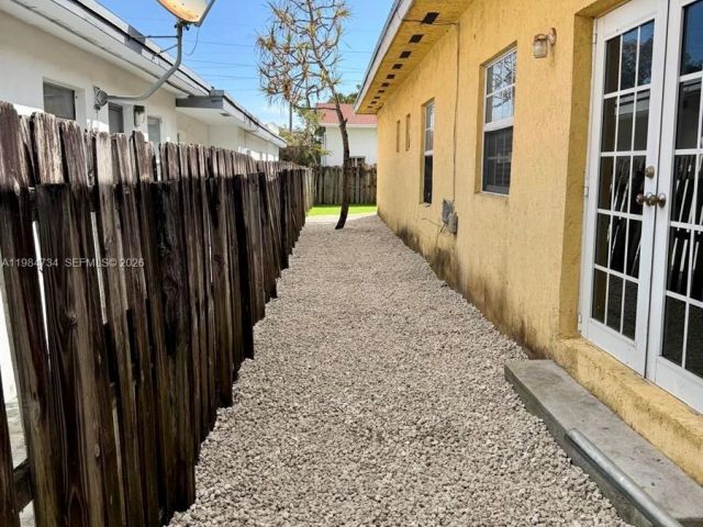 Home for rent at 1008 NW 2nd Ave - photo 7461899