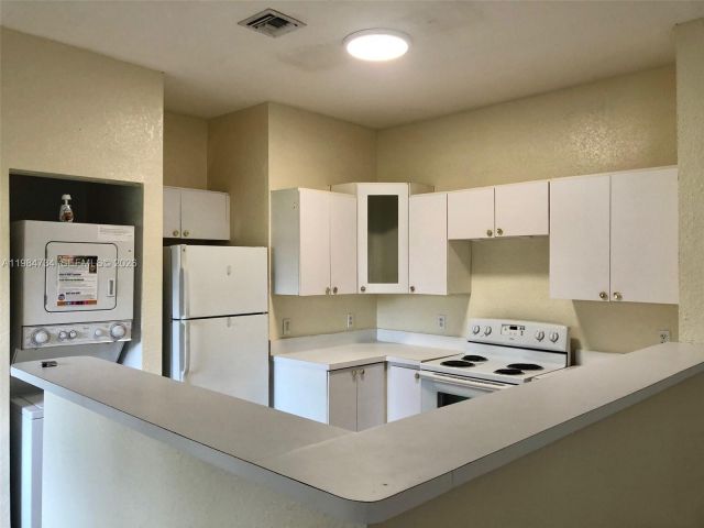 Home for rent at 1008 NW 2nd Ave - photo 7461905