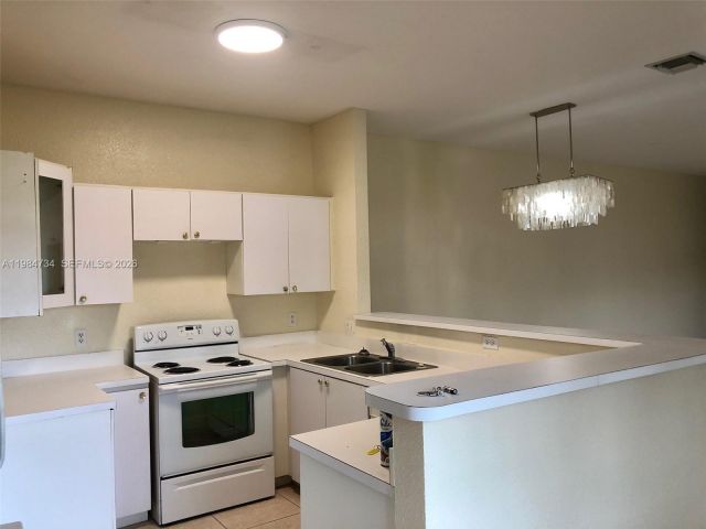 Home for rent at 1008 NW 2nd Ave - photo 7461907