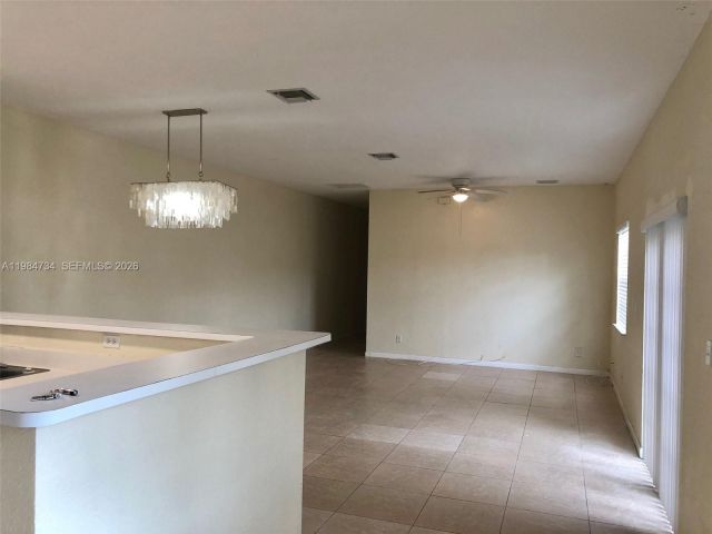 Home for rent at 1008 NW 2nd Ave - photo 7461909