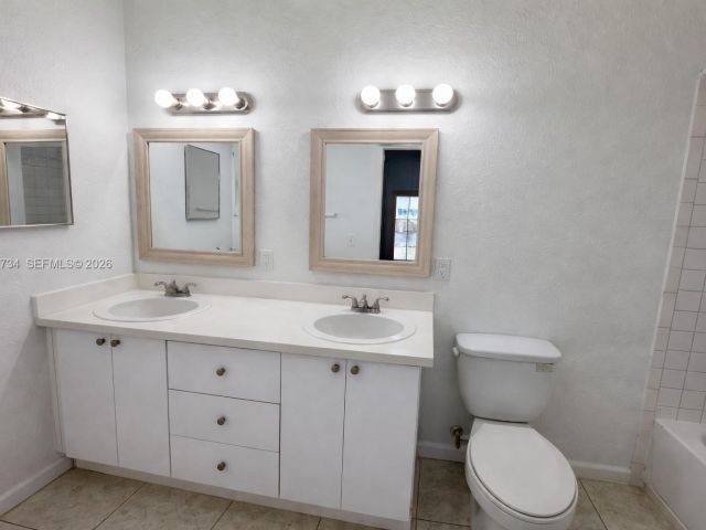 Home for rent at 1008 NW 2nd Ave - photo 7461917