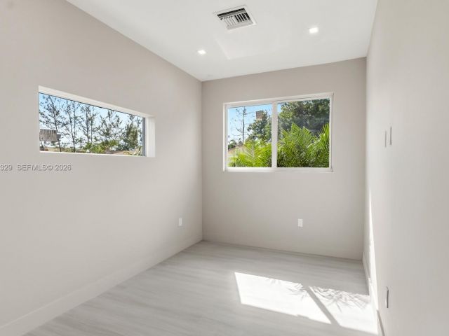 Home for sale at 1028 NW 8th Ave - photo 7529558