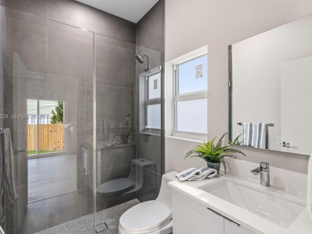 Home for sale at 1028 NW 8th Ave - photo 7529570