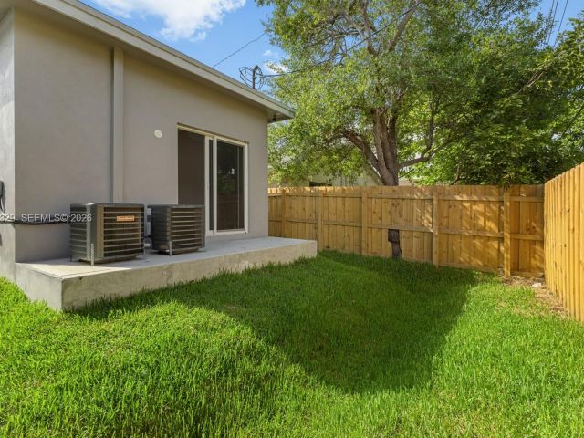 Home for sale at 1028 NW 8th Ave - photo 7529575