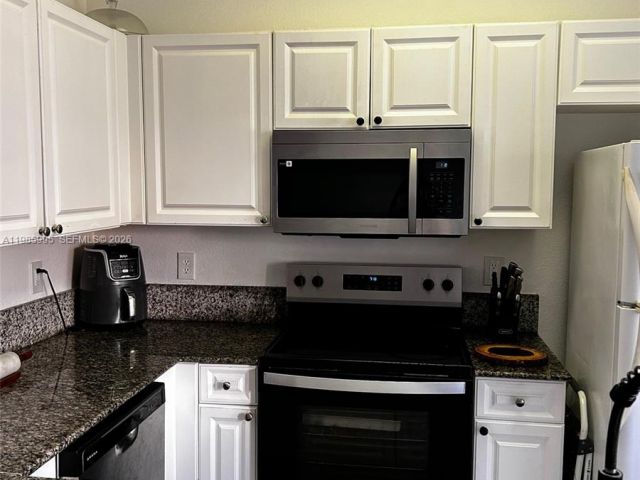 Home for rent at 10775 NW 83rd Ter 2-28 - photo 7484502