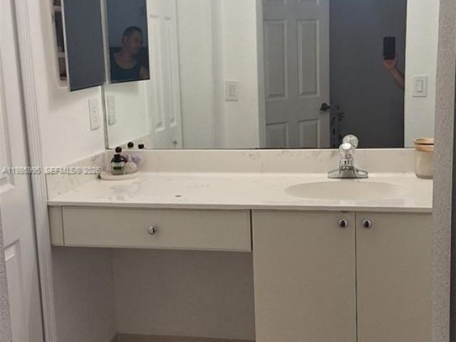 Home for rent at 10775 NW 83rd Ter 2-28 - photo 7484505