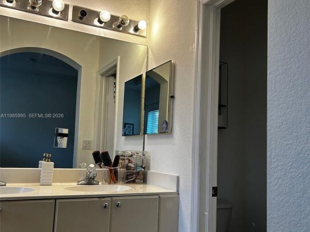 Home for rent at 10775 NW 83rd Ter 2-28 - photo 7484507