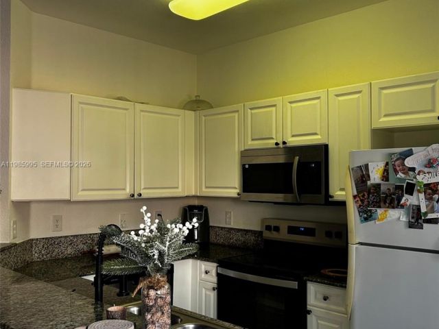 Home for rent at 10775 NW 83rd Ter 2-28 - photo 7484510