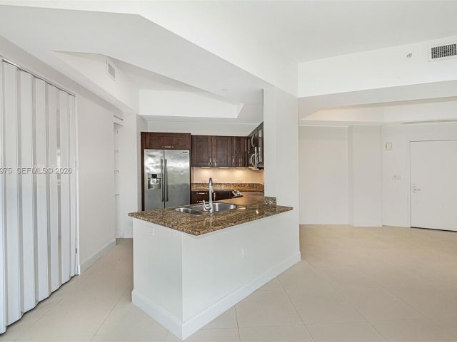 Apartment for rent  Unit #412 - photo 7506450