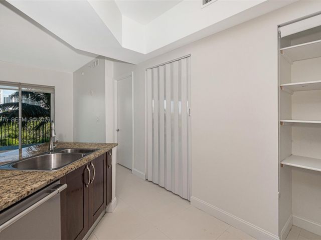 Apartment for rent  Unit #412 - photo 7506453