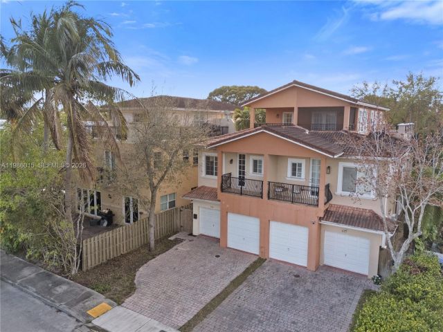 Home for rent at 819 SW 7th Ave - photo 7513459