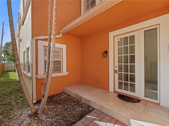 Home for rent at 819 SW 7th Ave - photo 7513461