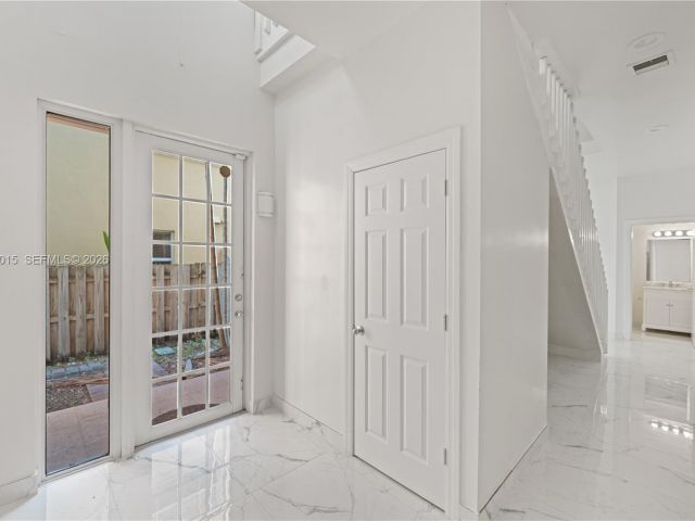 Home for rent at 819 SW 7th Ave - photo 7513462