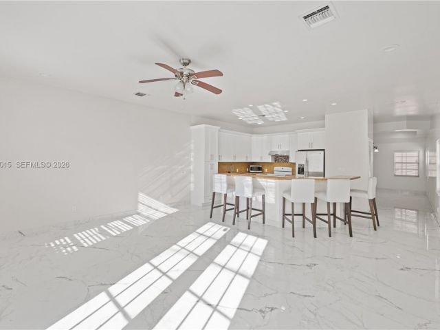 Home for rent at 819 SW 7th Ave - photo 7513468