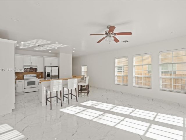 Home for rent at 819 SW 7th Ave - photo 7513469