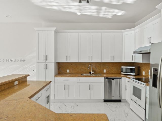 Home for rent at 819 SW 7th Ave - photo 7513471