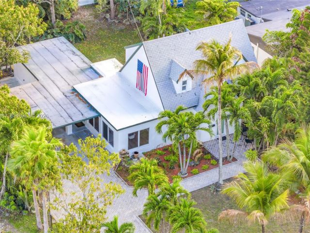 Home for rent at 1960 NE 182nd St - photo 7515564