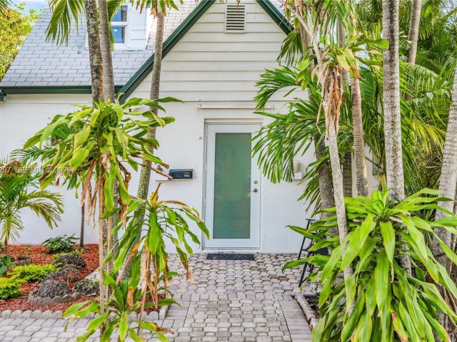 Home for rent at 1960 NE 182nd St - photo 7515569