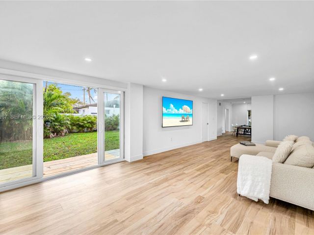 Home for rent at 1960 NE 182nd St - photo 7515572