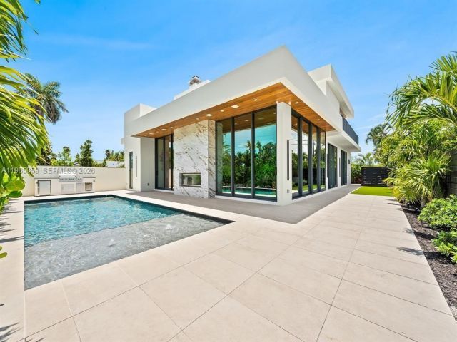 Home for rent at 2657 NE 34th St - photo 7481548