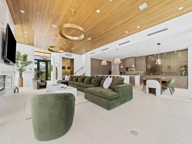 Home for rent at 2657 NE 34th St - photo 7481554