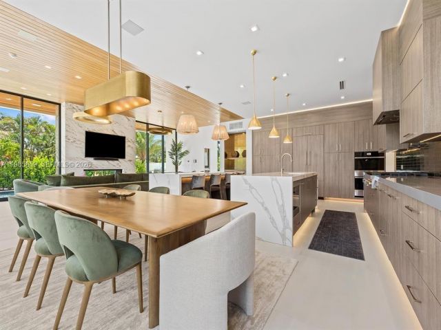 Home for rent at 2657 NE 34th St - photo 7481559