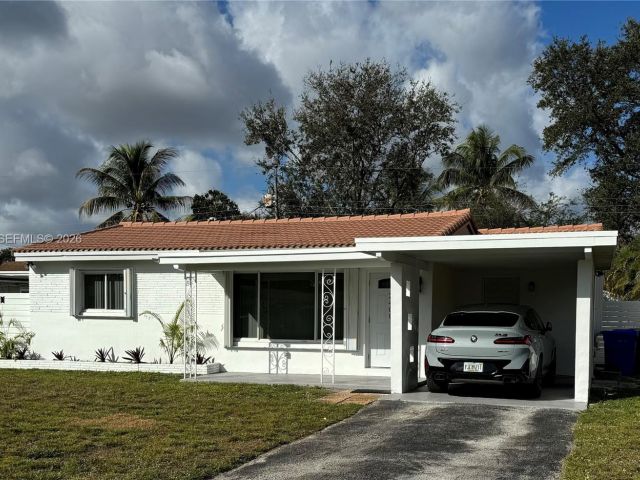 Home for rent at 2400 N 57th Way 0 - photo 7513622