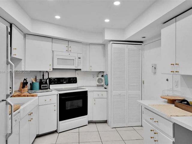 Apartment for rent  Unit #C504 - photo 7500584