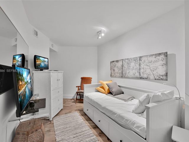 Apartment for rent  Unit #C504 - photo 7500593