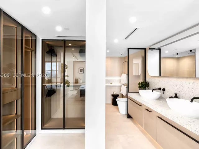 3-bedroom condo for rent in Miami Beach - 650 West Ave 1203/1205 - MondialRealty