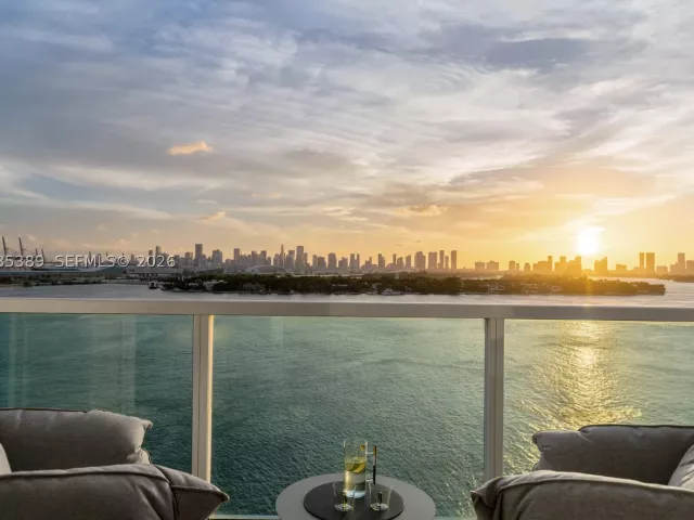 3-bedroom condo for rent in Miami Beach - 650 West Ave 1203/1205 - MondialRealty