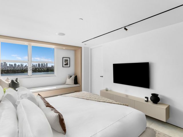 3-bedroom condo for rent in Miami Beach - 650 West Ave 1203/1205 - MondialRealty