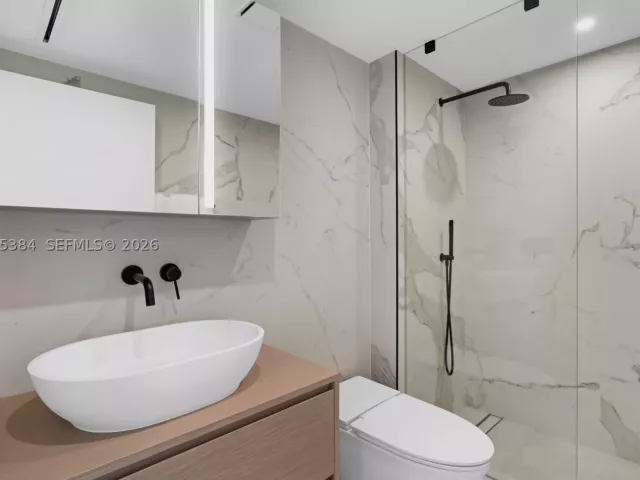 3-bedroom condo for sale in Miami Beach - 650 West Ave 1203/1205 - MondialRealty