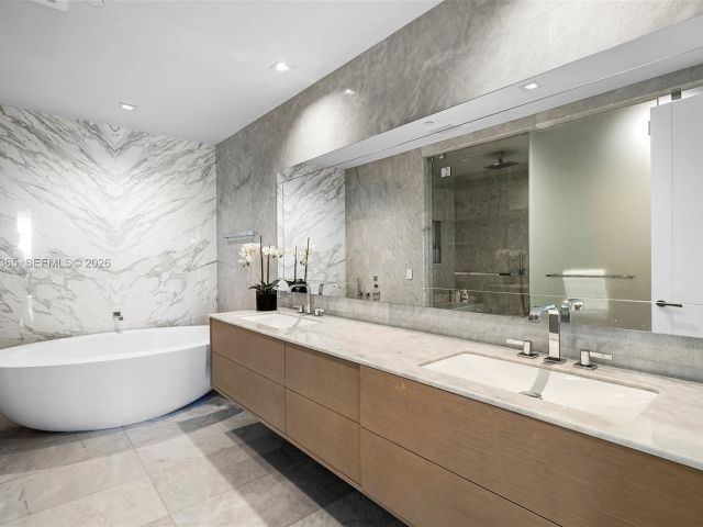 Apartment for rent  Unit #3901 - photo 7490332