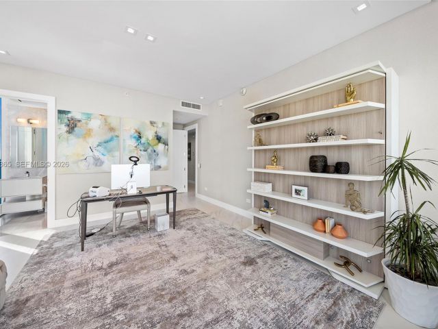 Apartment for rent  Unit #3901 - photo 7490338