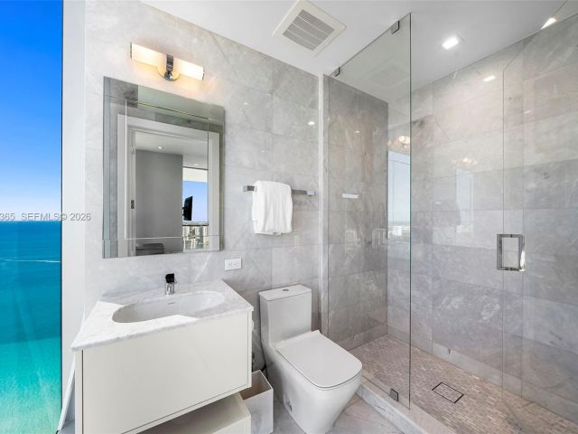 Apartment for rent  Unit #3901 - photo 7490339