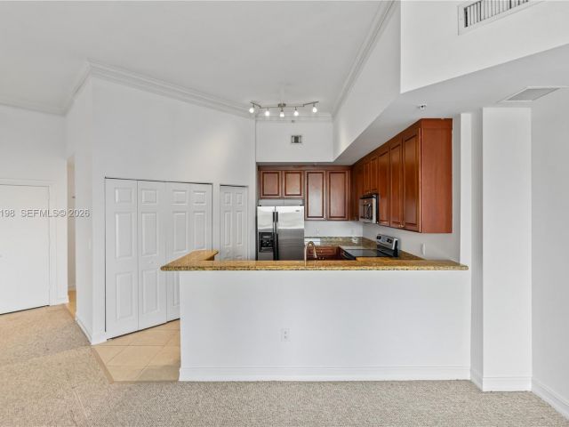 Apartment for rent  Unit #716 - photo 7501811