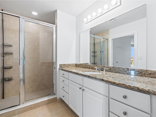 Apartment for rent  Unit #716 - photo 7501816