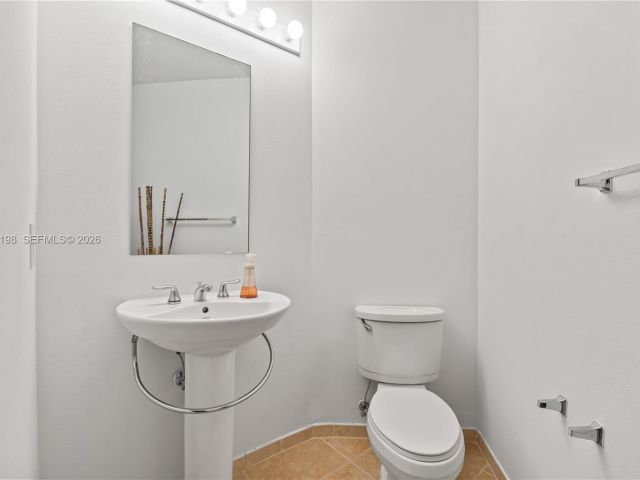 Apartment for rent  Unit #716 - photo 7501818