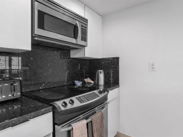 Apartment for rent  Unit #A-3332 - photo 7496117