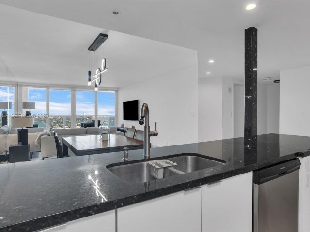 Apartment for rent  Unit #A-3332 - photo 7496118