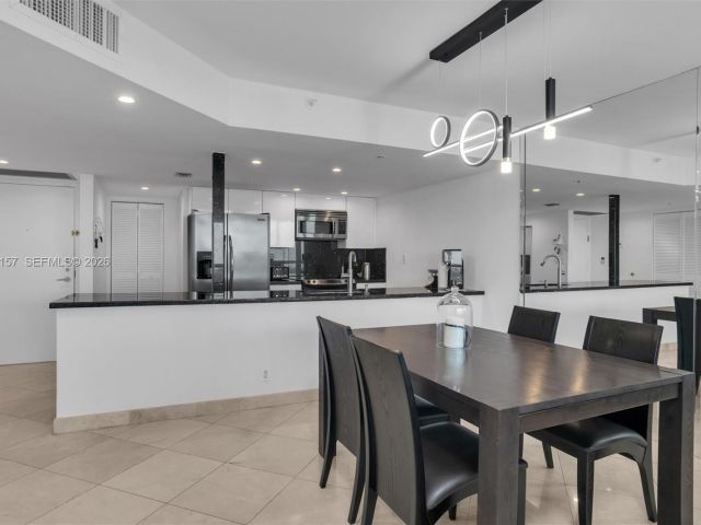 Apartment for rent  Unit #A-3332 - photo 7496122