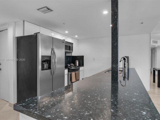 Apartment for rent  Unit #A-3332 - photo 7496123