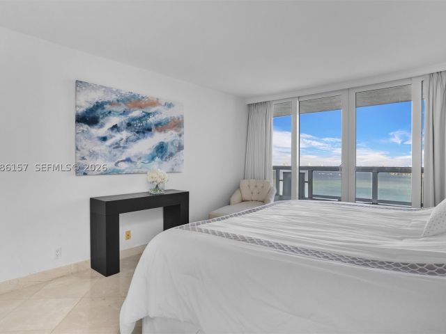 2-bedroom condo for rent in Miami - 1717 N Bayshore Dr A-3332 - MondialRealty