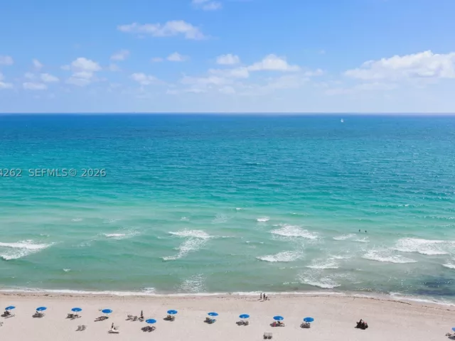 2-bedroom condo for sale in Miami Beach - 5555 Collins Ave 17J - MondialRealty