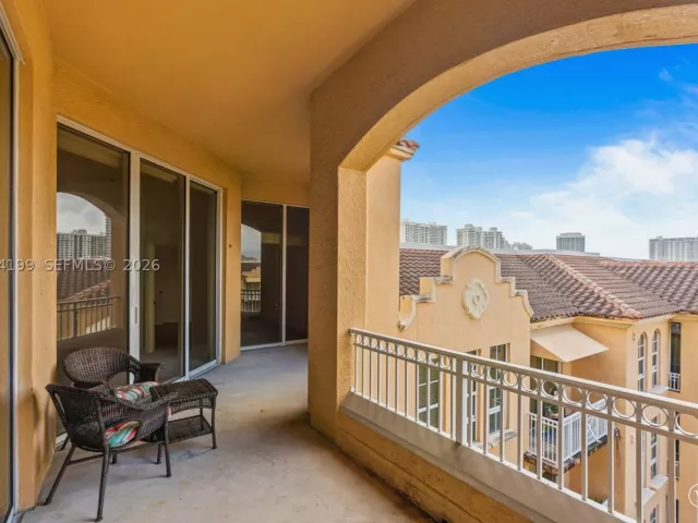 2-bedroom condo for sale in Aventura - 3001 NE 185th St 716 - MondialRealty