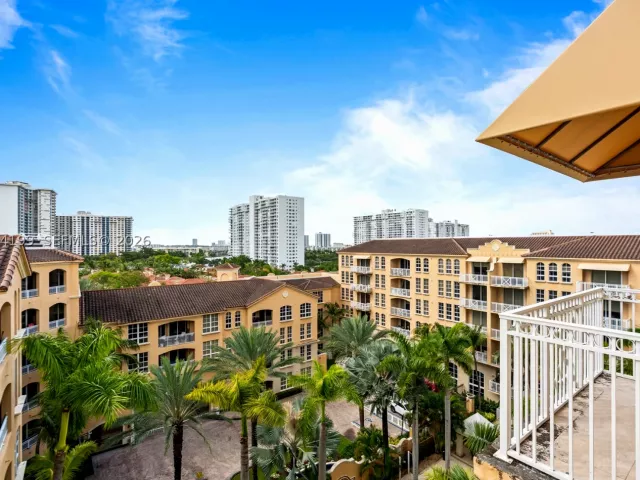 2-bedroom condo for sale in Aventura - 3001 NE 185th St 716 - MondialRealty