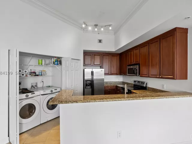 2-bedroom condo for sale in Aventura - 3001 NE 185th St 716 - MondialRealty