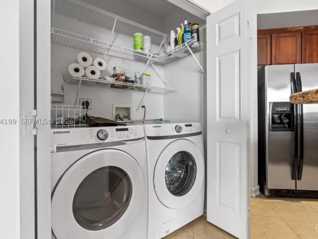 2-bedroom condo for sale in Aventura - 3001 NE 185th St 716 - MondialRealty