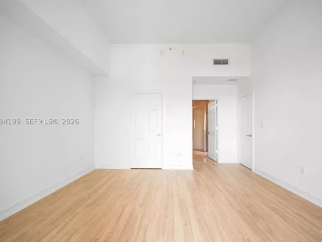 2-bedroom condo for sale in Aventura - 3001 NE 185th St 716 - MondialRealty